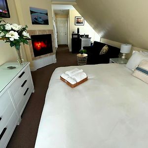 King Private Bath Fireplace